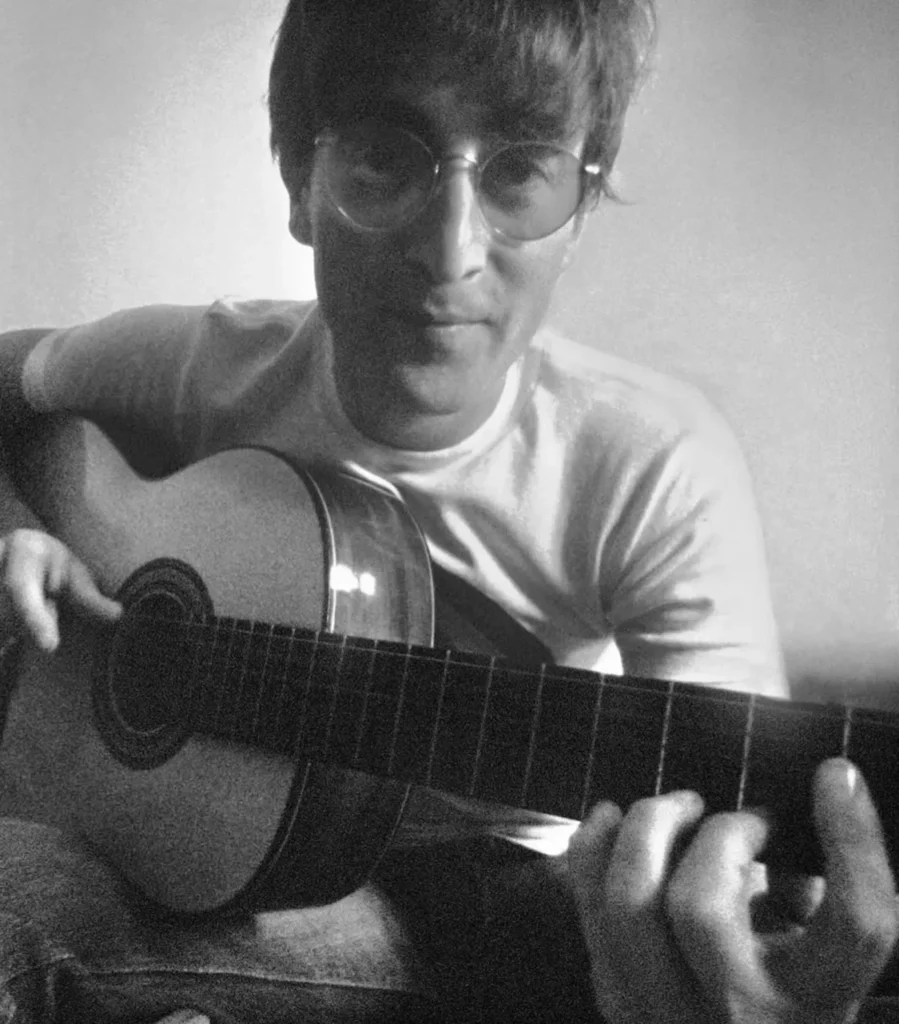 Lennon (Instagram/@johnlennon)